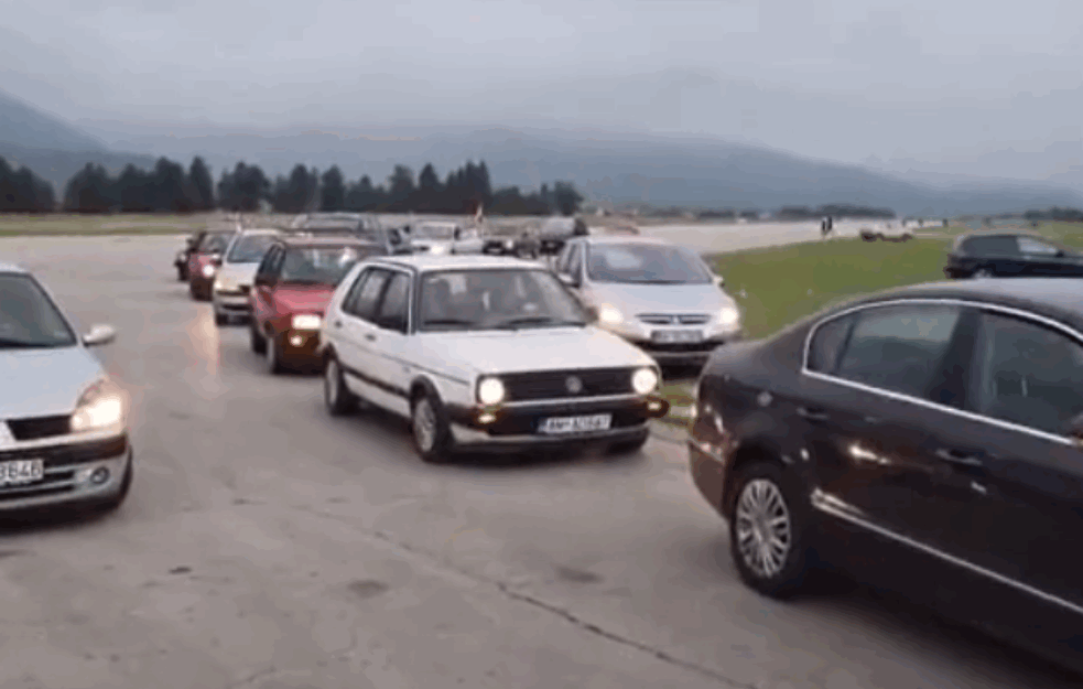 PODRŠKA SVETINJAMA S ČETIRI STRANE KA NIKŠIĆU: I večeras AUTO-<span style='color:red;'><b>LITIJE u Crnoj Gori</b></span>! (VIDEO)